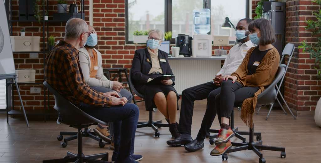 La importancia de la comunicación efectiva en el cuidado de personas mayores en situación de dependencia.