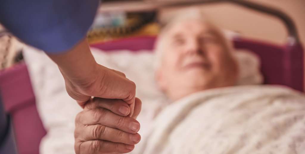 Prevenir y tratar las escaras en personas mayores con movilidad reducida