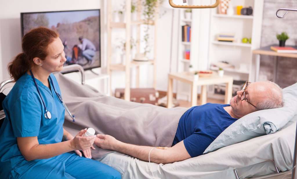 Cuidado y descanso del paciente: la importancia de camas ortopédicas